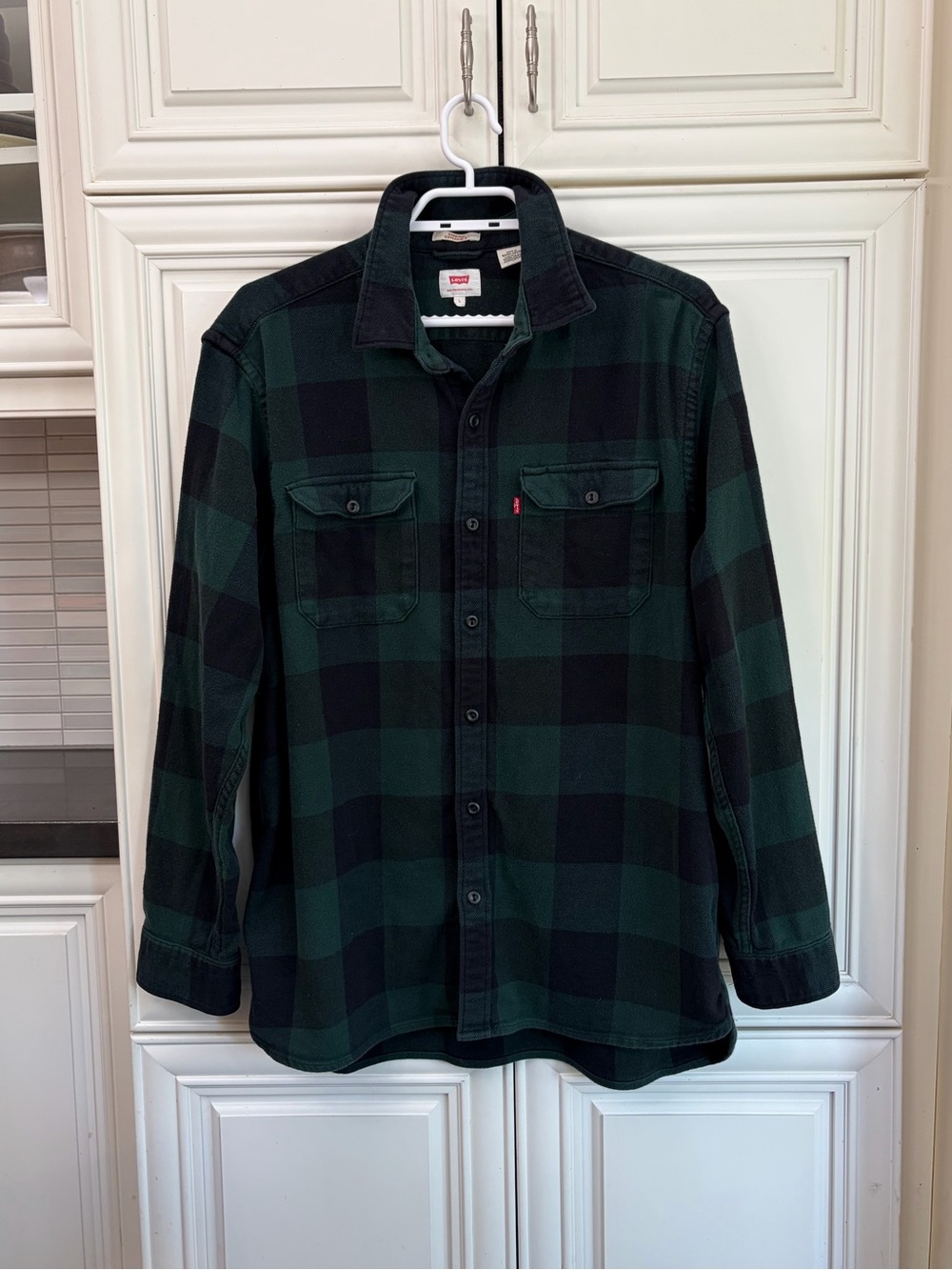 Levi’s men’s plaid flannel button up shirt